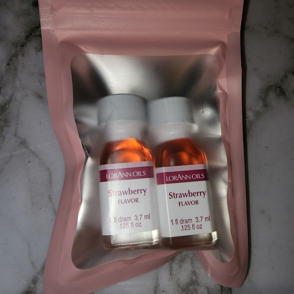 Strawberry flavoring oil